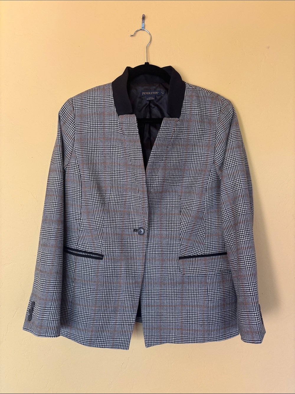 Pendleton Women's Glen Plaid Blazer with Black Trim
